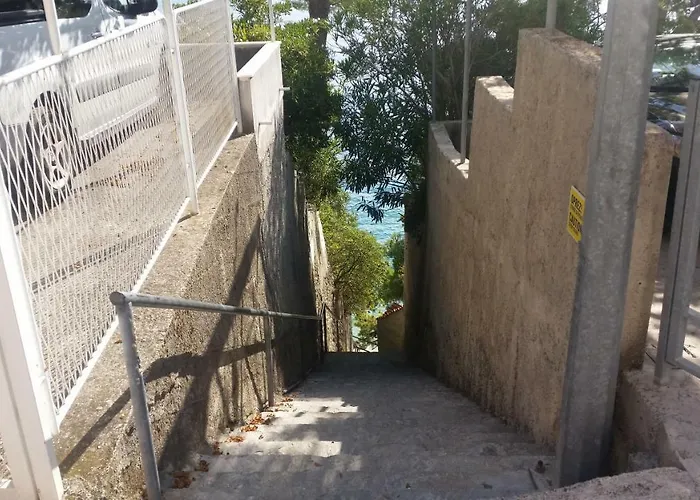 Raos بيت ضيافة بريلا