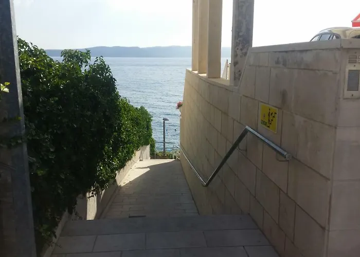 Raos بيت ضيافة بريلا